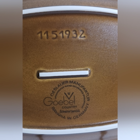 Goebel Oeslauer Schwar3wald Oval Dinner Plate - Picture 5 of 7